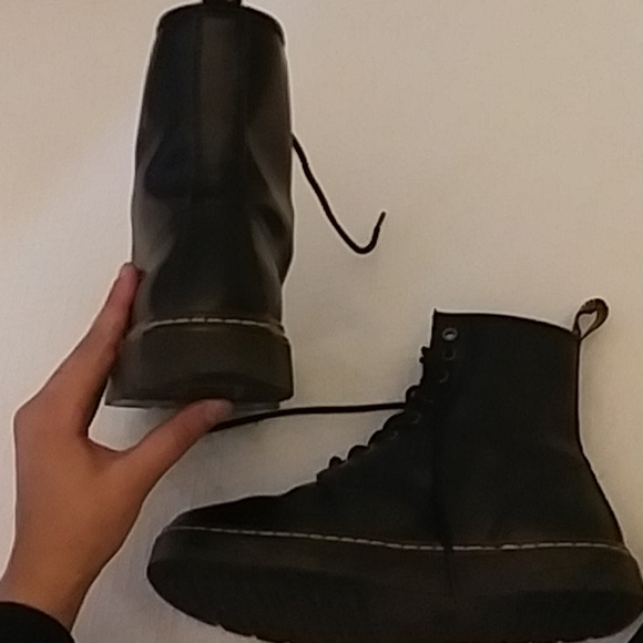 Black doc martens main image 4